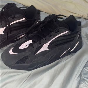 adidas Yeezy Boost 700 V2 Vanta